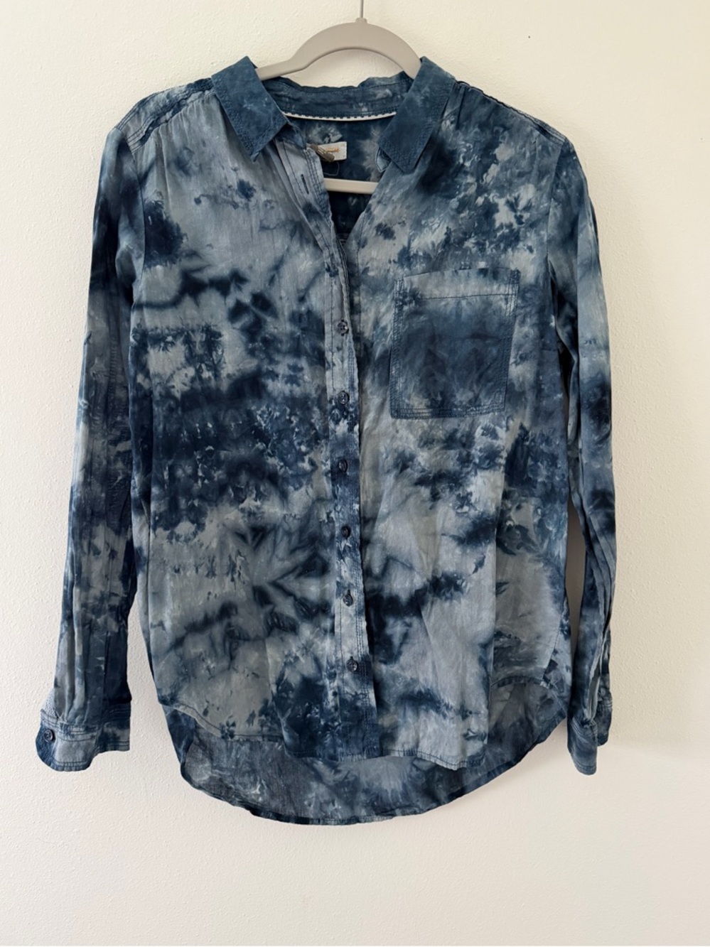Anthropologie Pilcro & the Letterpress The Cate Tie-Dye Navy Blue Blouse medium
